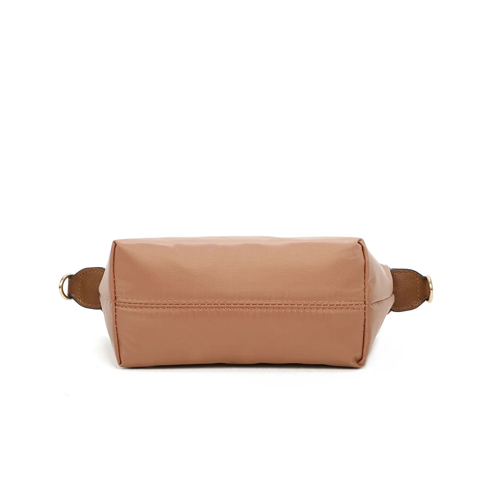 Vue du dessous de La Balade (Mini) rose foncé, un format compact de 17 × 8,5 cm facile à glisser partout – réf. Z-05