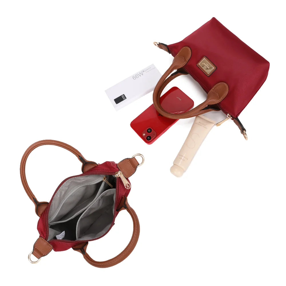 Intérieur zippé de La Balade (Mini) rouge foncé : doublure synthétique grise et poche intérieure plaquée – réf. Z-05