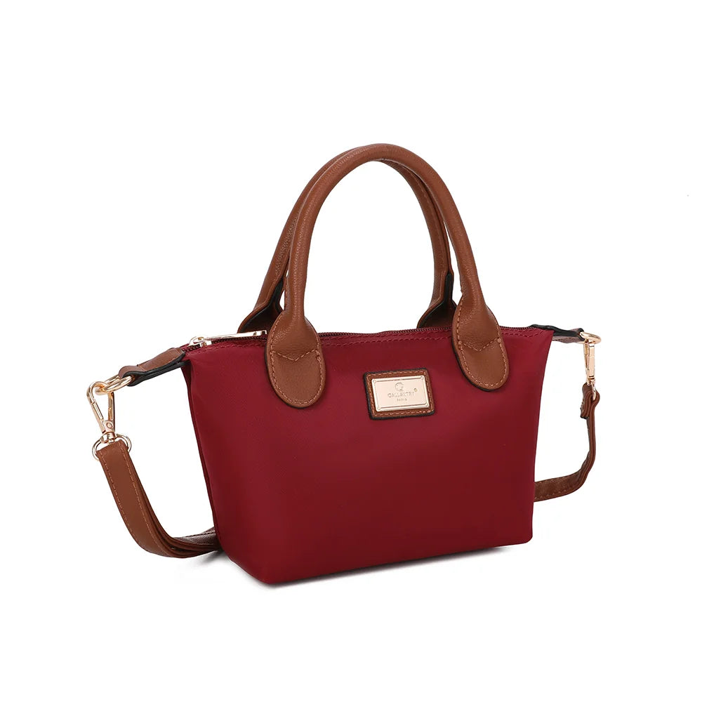 La Balade (Mini) rouge foncé vu de trois quarts : silhouette compacte évasée et attaches latérales à anneaux dorés – réf. Z-05