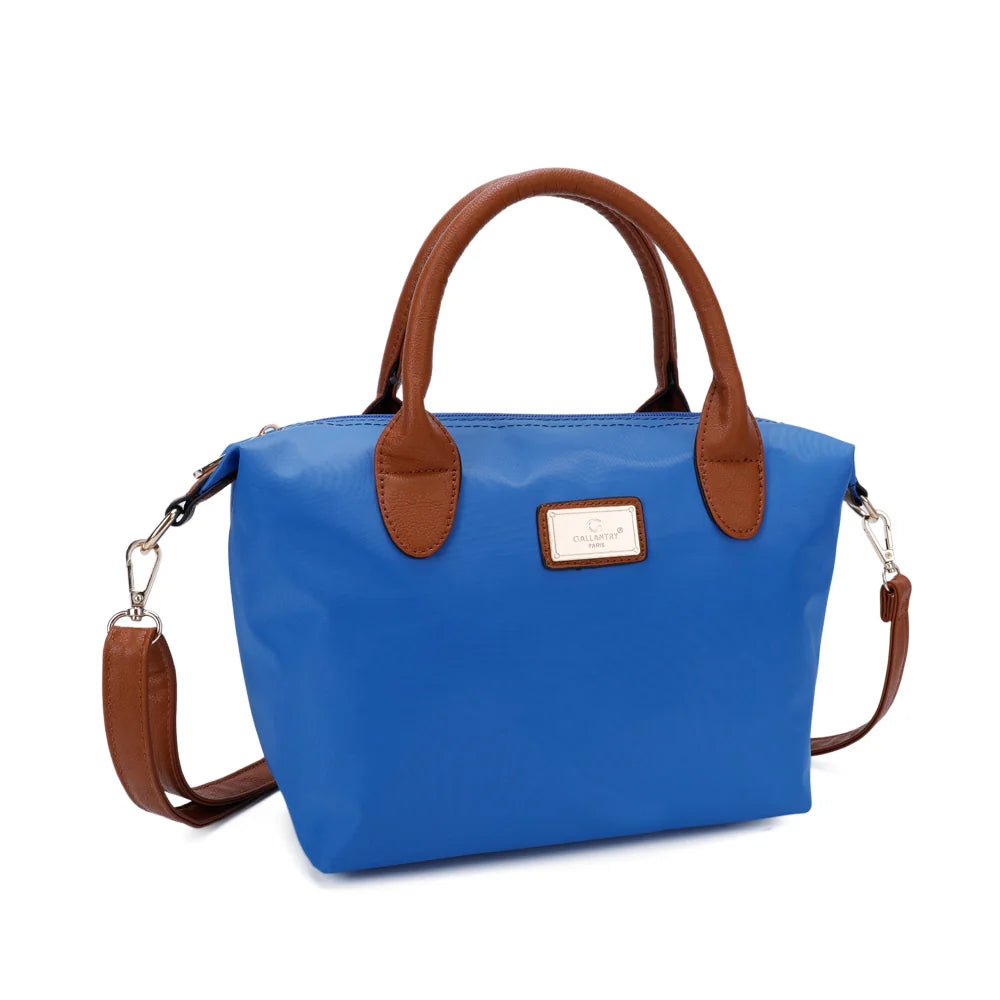 La Balade bleu royal vue de trois-quarts : forme trapèze souple et bandoulière amovible en simili cuir camel – réf. Z-01