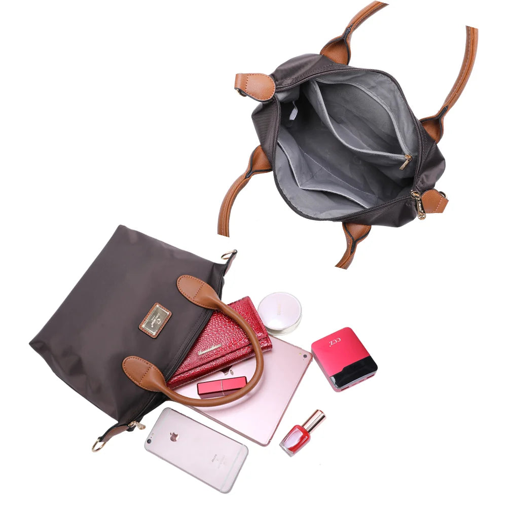Intérieur zippé de La Balade café avec poches plaquées pour téléphone, portefeuille et parfum – réf. Z-01