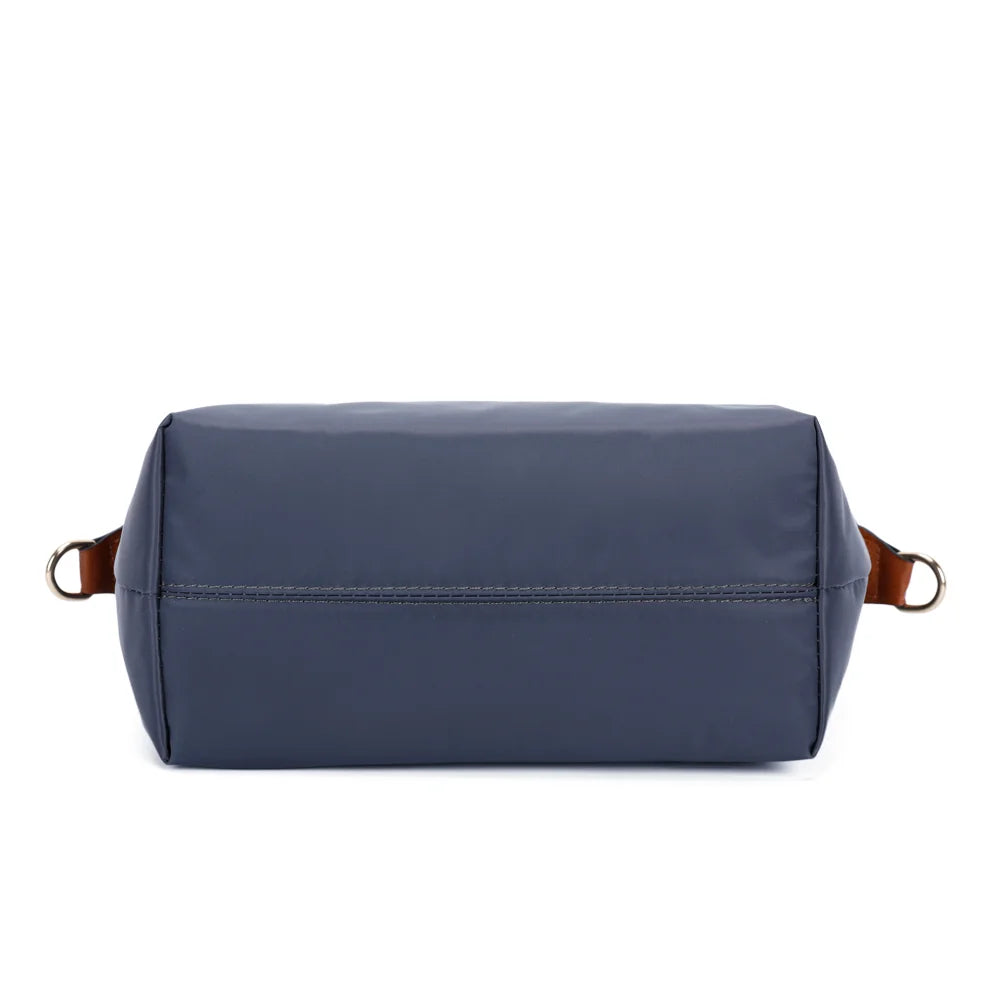 Dessous de La Balade gris foncé en nylon léger, format compact de 29 × 13 cm – réf. Z-01