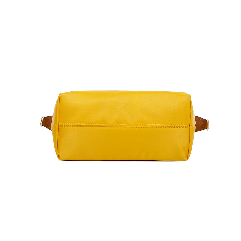 Dessous de La Balade jaune en nylon léger, format compact de 29 × 13 cm – réf. Z-01