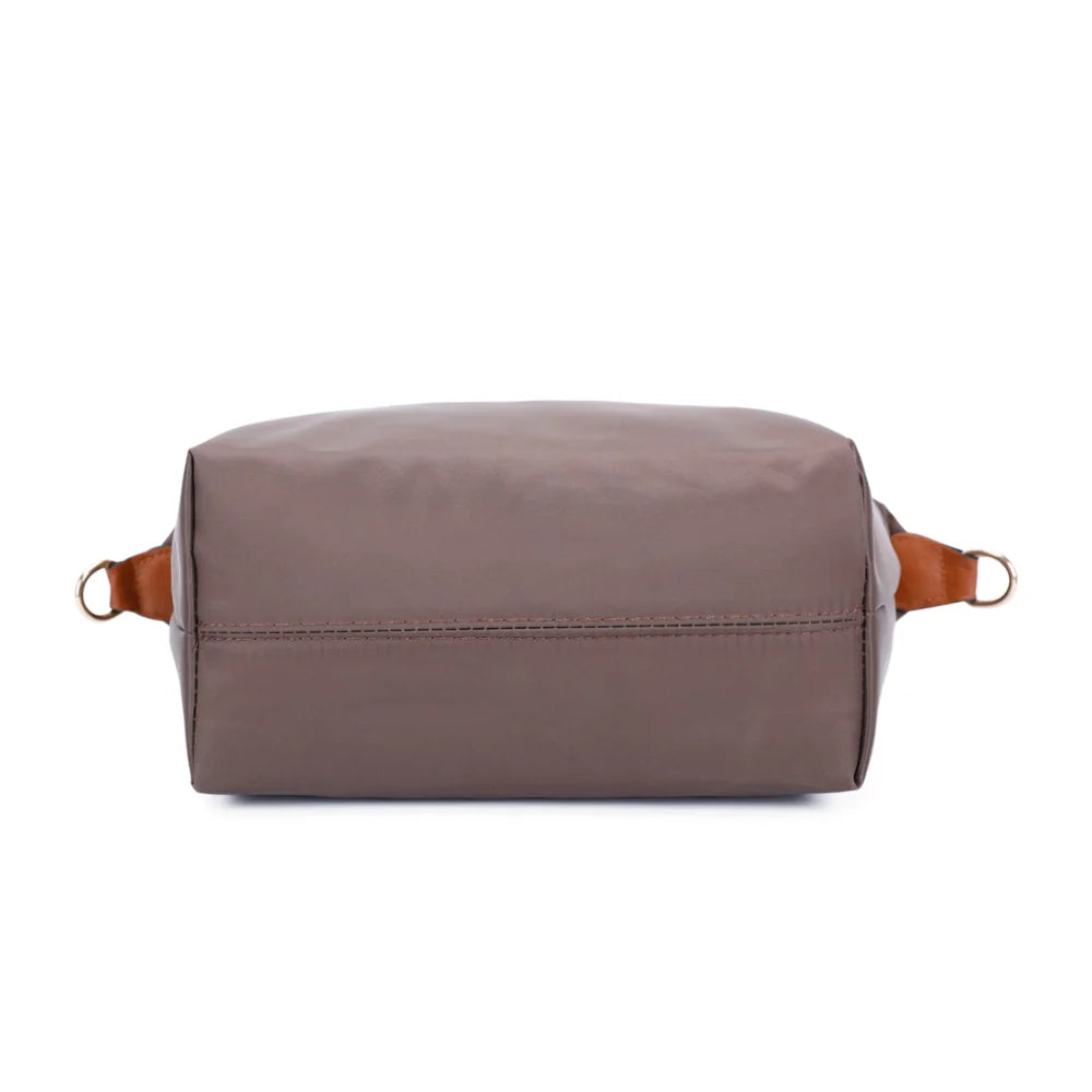 Dessous de La Balade marron en nylon léger, format compact de 29 × 13 cm – réf. Z-01