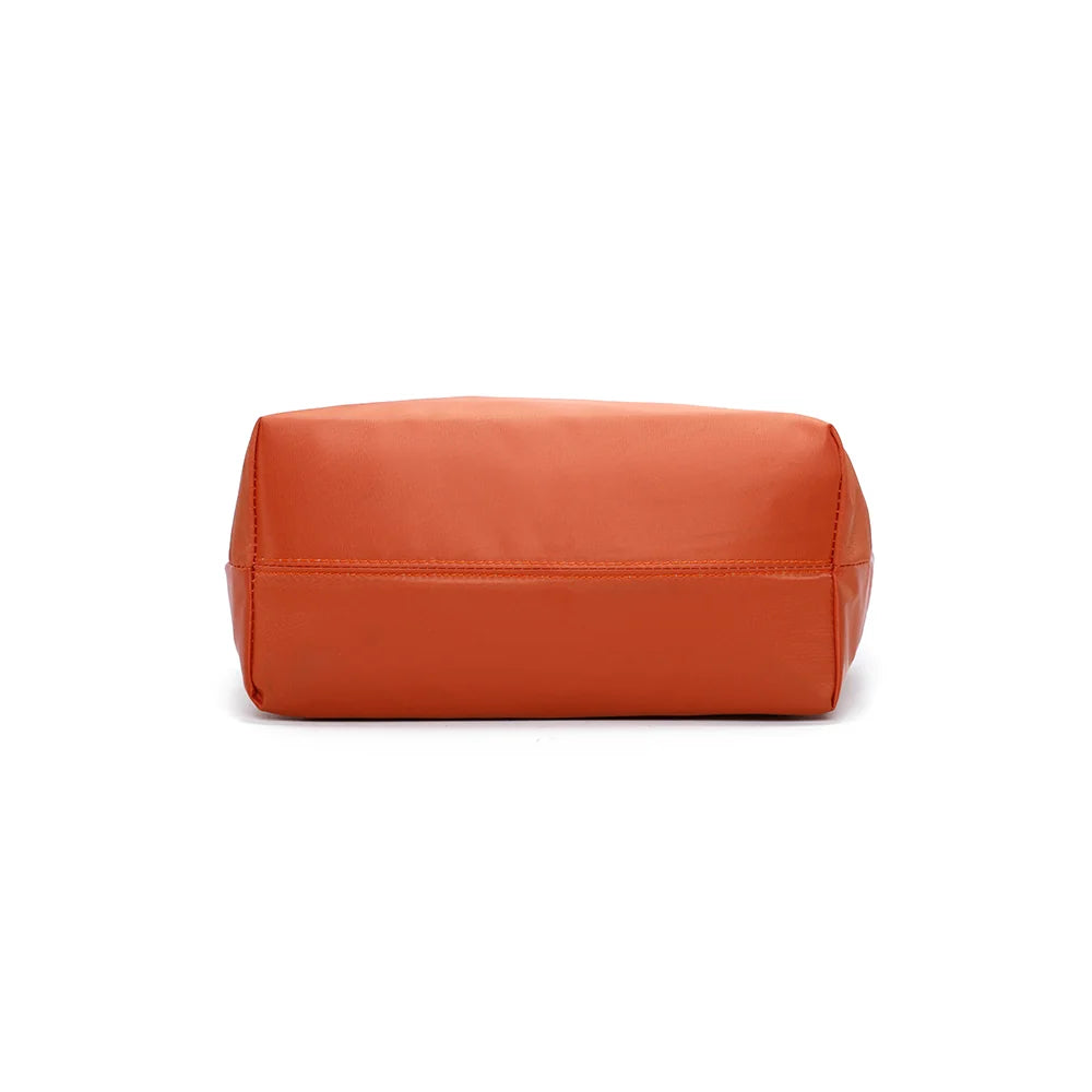 Dessous de La Balade orange en nylon léger, format compact de 29 × 13 cm – réf. Z-01