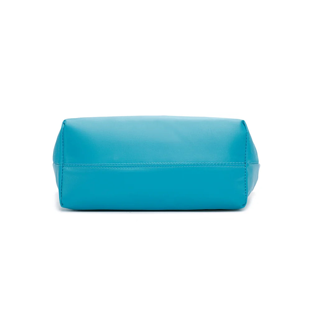 Dessous de La Balade turquoise en nylon léger, format compact de 29 × 13 cm – réf. Z-01