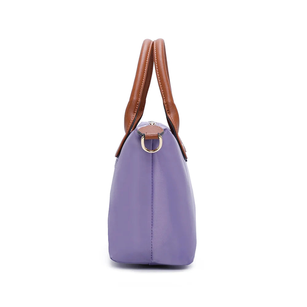 Profil de La Balade violet claire : patte latérale en simili cuir et anneau doré pour la bandoulière – réf. Z-01