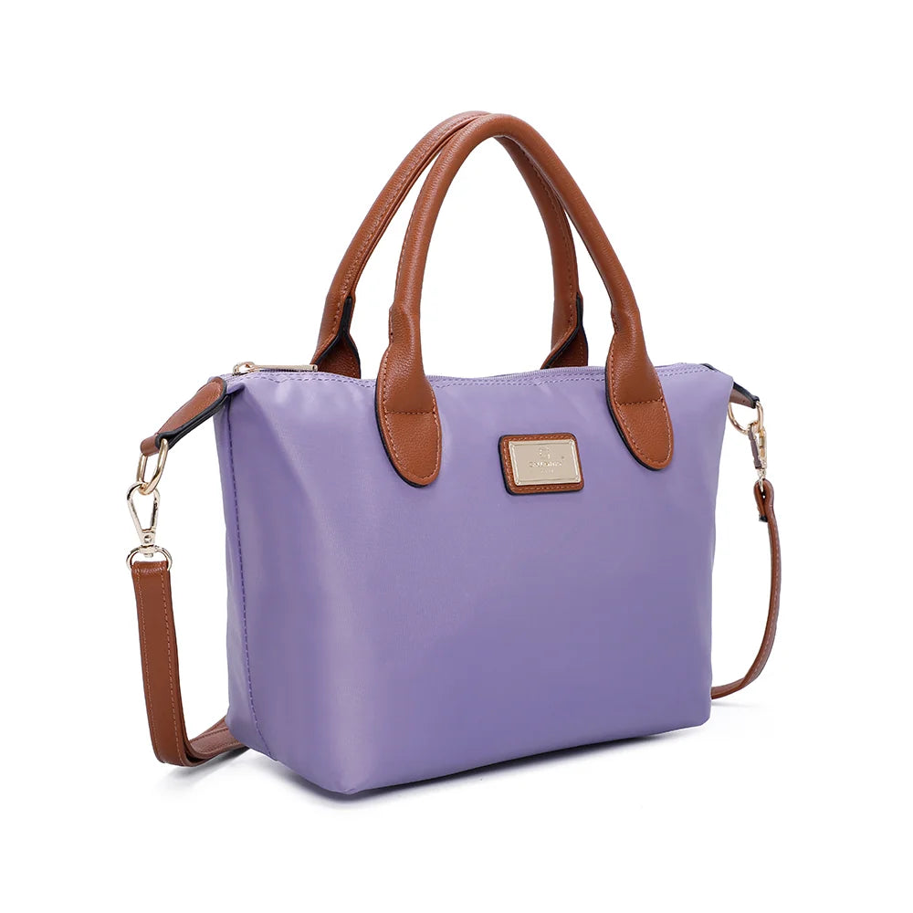 La Balade violet claire vue de trois-quarts : forme trapèze souple et bandoulière amovible en simili cuir camel – réf. Z-01