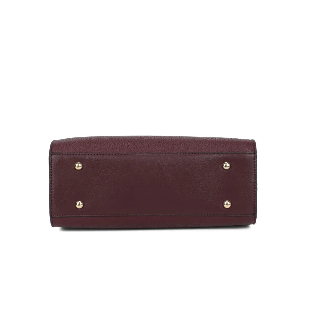 Dessous de La Belléa bordeaux, base plate qui permet au sac de tenir droit une fois posé – réf. M-9463