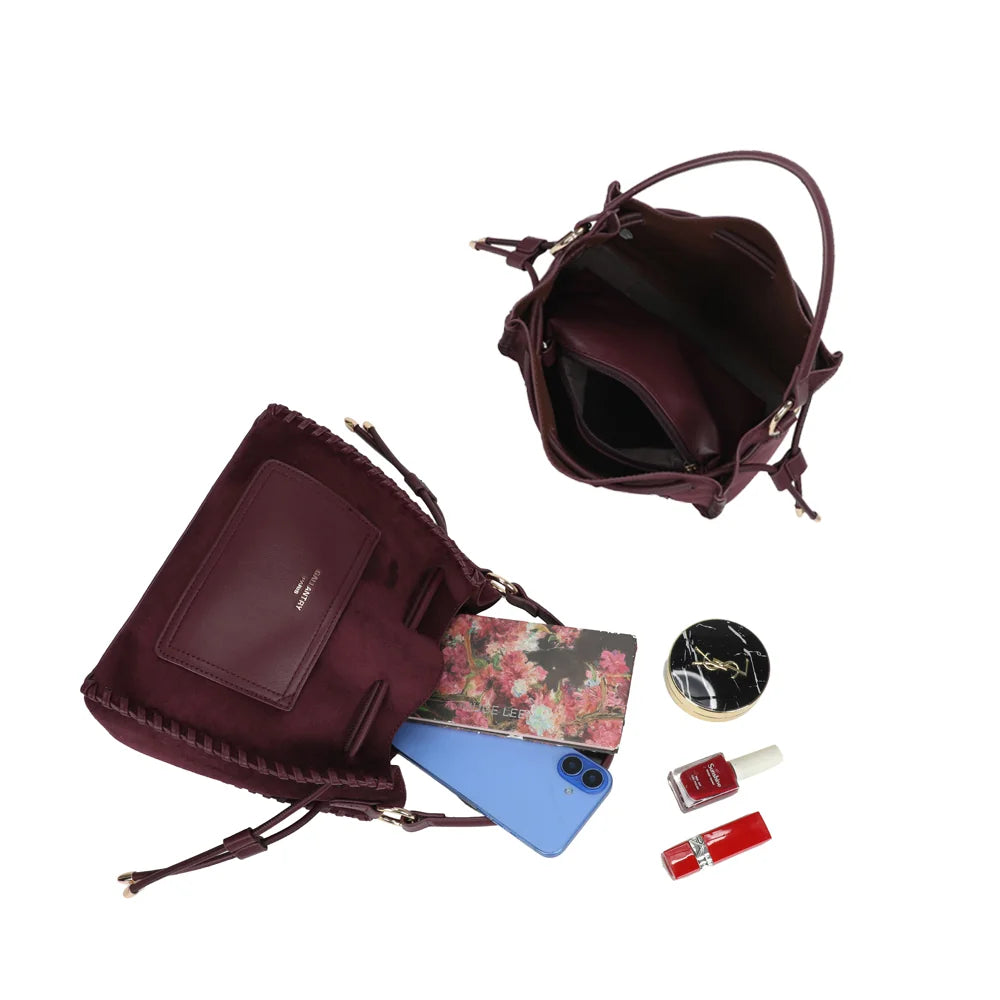 Intérieur du sac La Belmira bordeaux : plusieurs espaces de rangement, dont une poche zippée – réf. R-2073