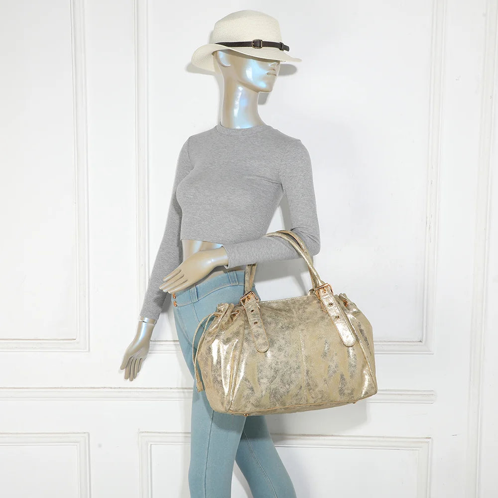 Sac cabas femme La Boréale or porté à l’épaule grâce à ses deux anses de 19 cm – réf. R-62080-3-AIR