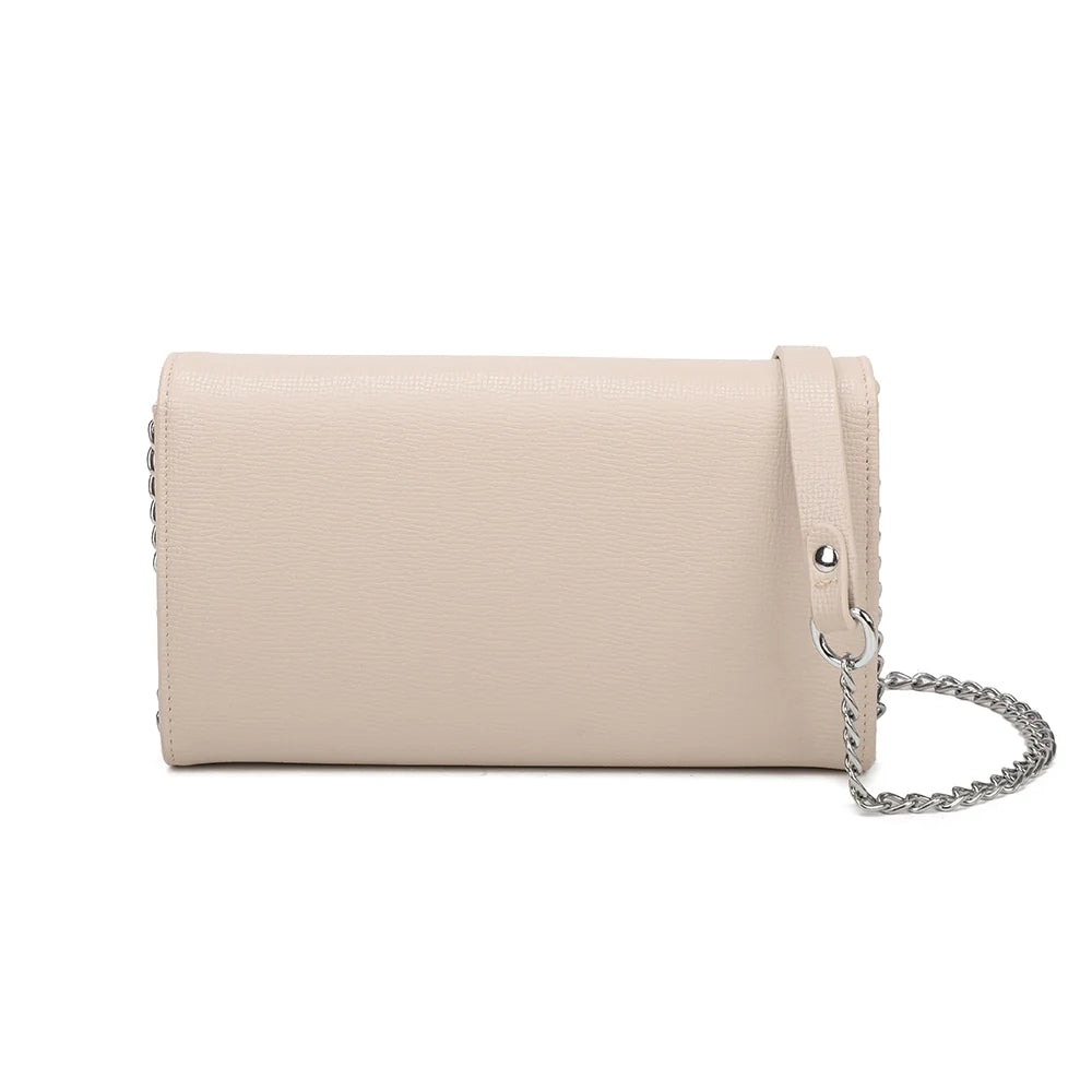 Dos de la pochette La Célina beige, surface synthétique à la texture fine striée et lignes épurées – réf. SF-69049