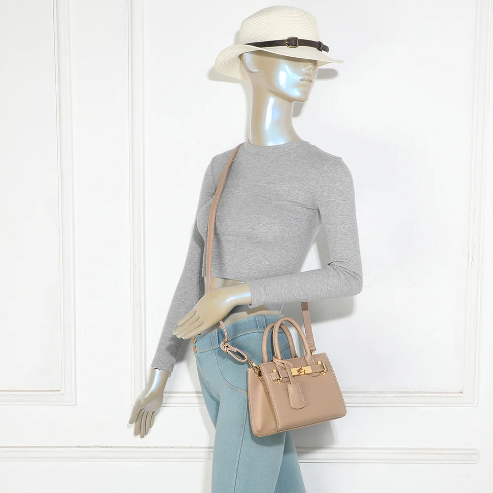 Sac à main femme La Colette taupe porté, au creux du bras ou avec la bandoulière amovible – réf. R-2059