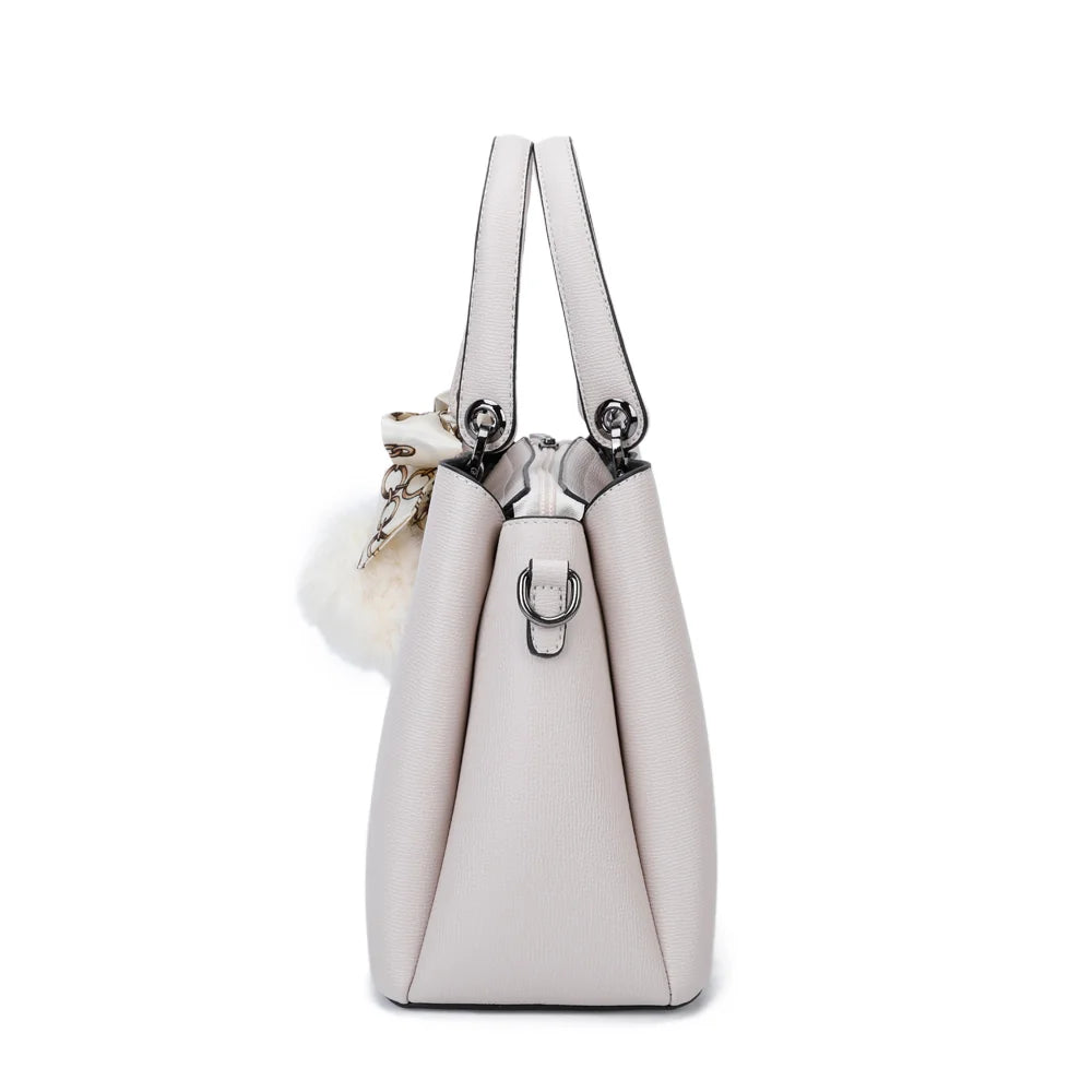 Sac à main La Coquette beige de profil – réf. DQ-815