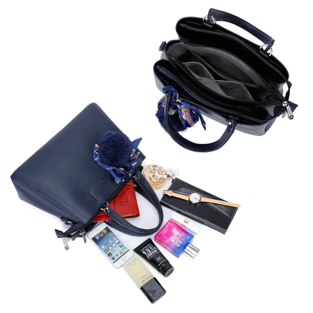 Intérieur du sac à main La Coquette bleu foncé : compartiments et ce qu'il peut contenir – réf. DQ-815