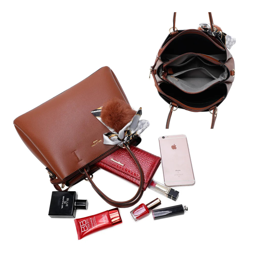 Intérieur du sac à main La Coquette marron foncé : compartiments et ce qu'il peut contenir – réf. DQ-815