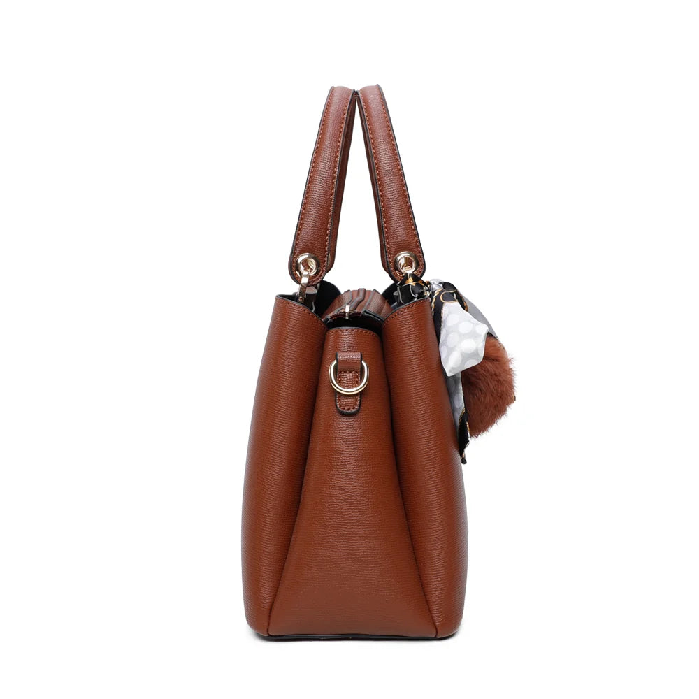 Sac à main La Coquette marron foncé de profil – réf. DQ-815