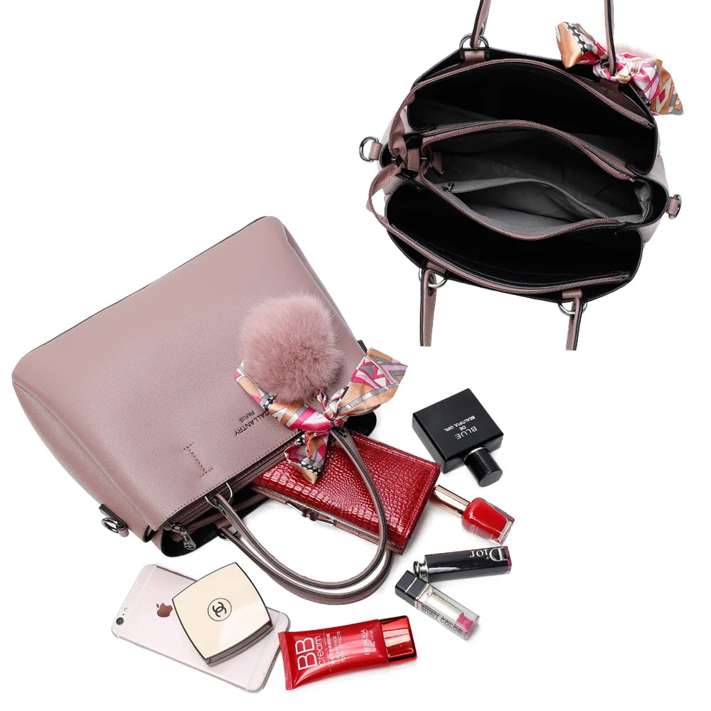 Intérieur du sac à main La Coquette rose foncé : compartiments et ce qu'il peut contenir – réf. DQ-815