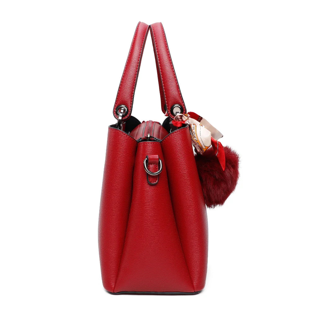 Sac à main La Coquette rouge foncé de profil – réf. DQ-815