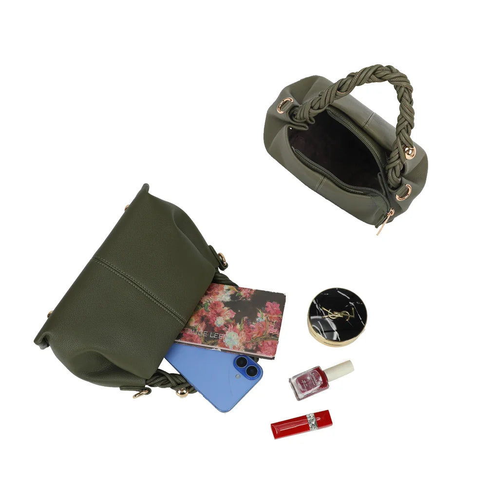 Intérieur de La Cordélia vert foncé : fermeture zippée et rangement pour téléphone, carnet et maquillage – réf. R-2061