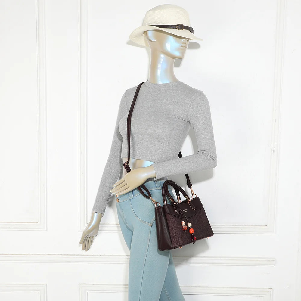 Sac à main femme La Corélise café porté à la main ou avec sa bandoulière amovible – réf. A-9178