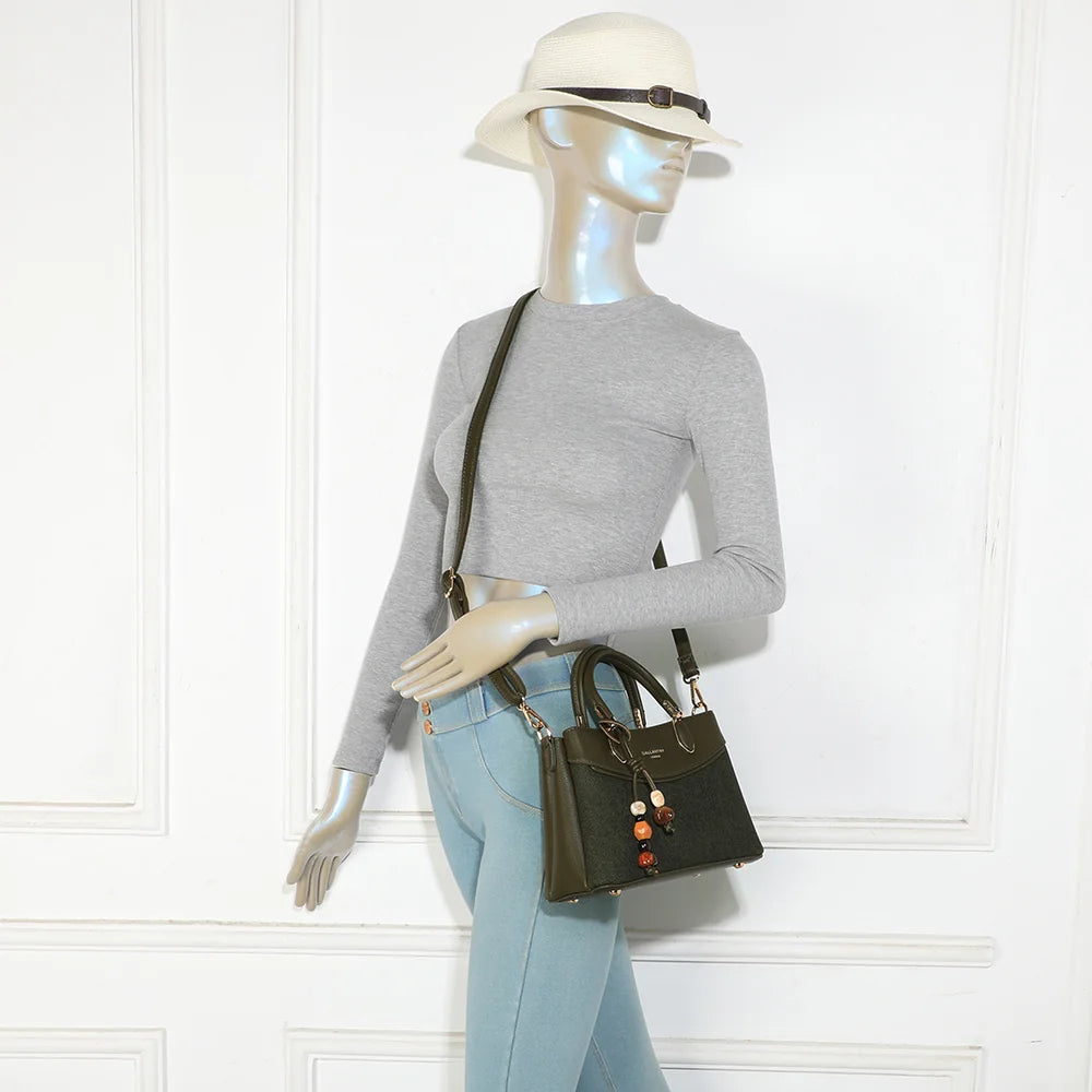 Sac à main femme La Corélise vert foncé porté à la main ou avec sa bandoulière amovible – réf. A-9178