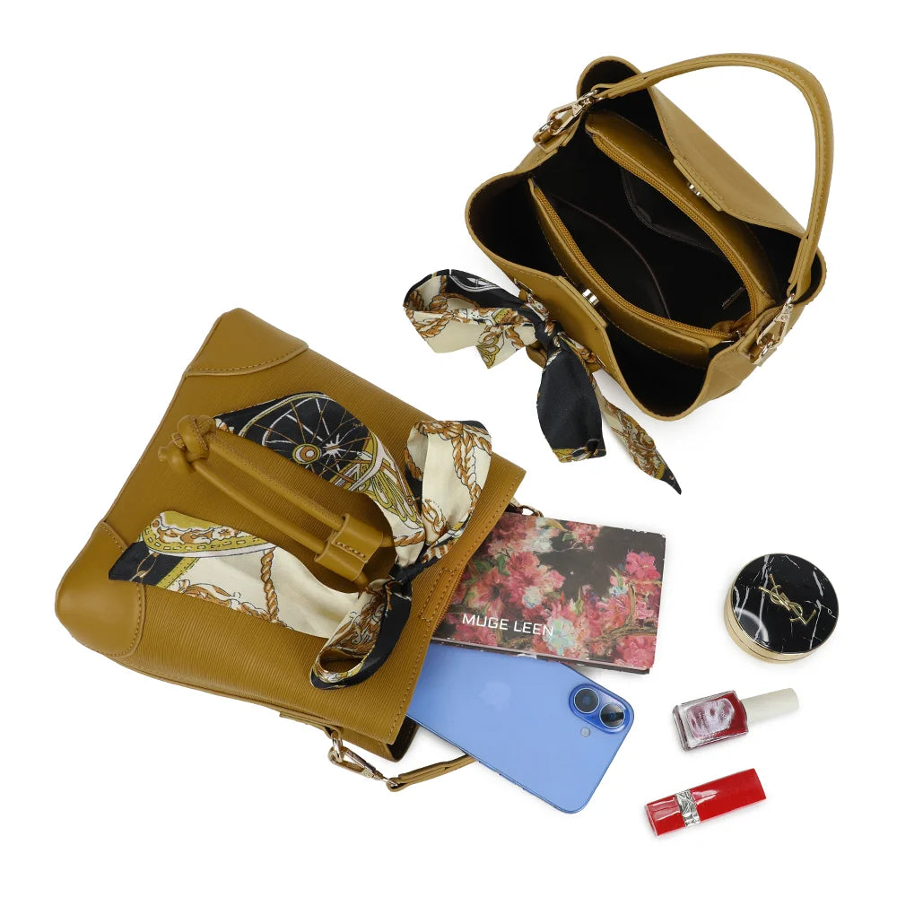 Intérieur organisé du sac La Elysane jaune foncé : de quoi ranger téléphone et petits indispensables – réf. KJ-62106