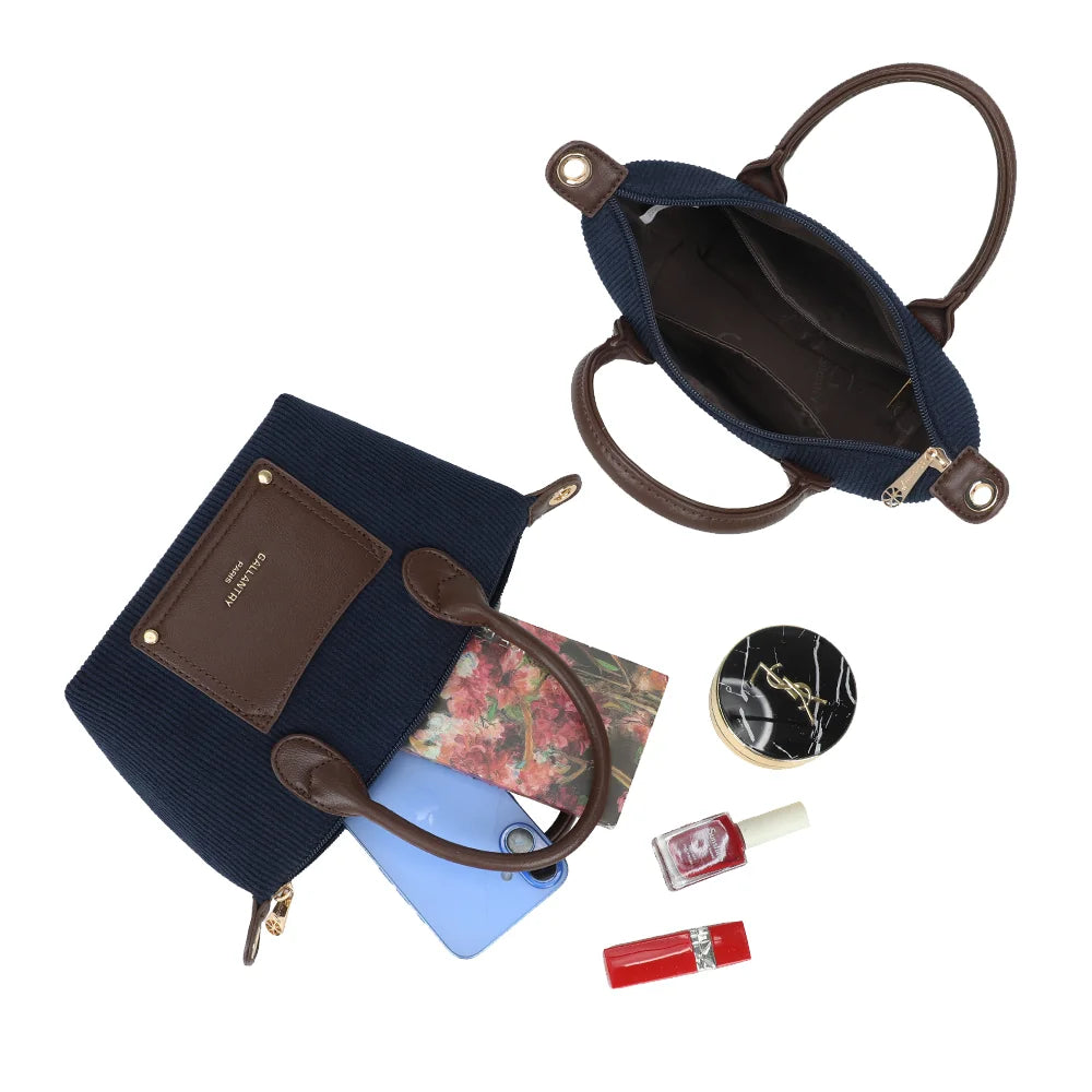 Intérieur zippé de La Léandra bleu foncé : un compartiment pour téléphone, clés et rouge à lèvres – réf. Z-05-8