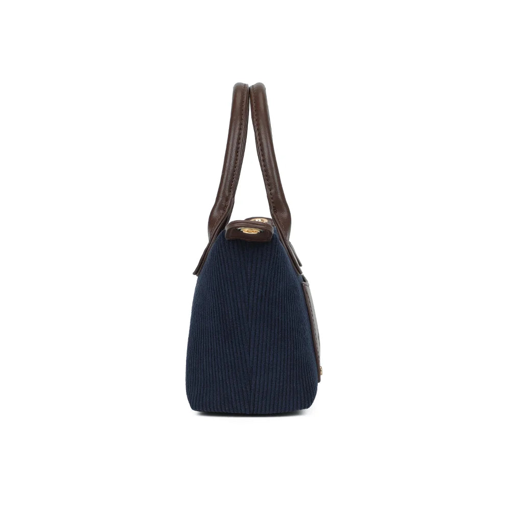Profil du sac La Léandra bleu foncé : 9 cm de profondeur et patte latérale avec anneau doré – réf. Z-05-8