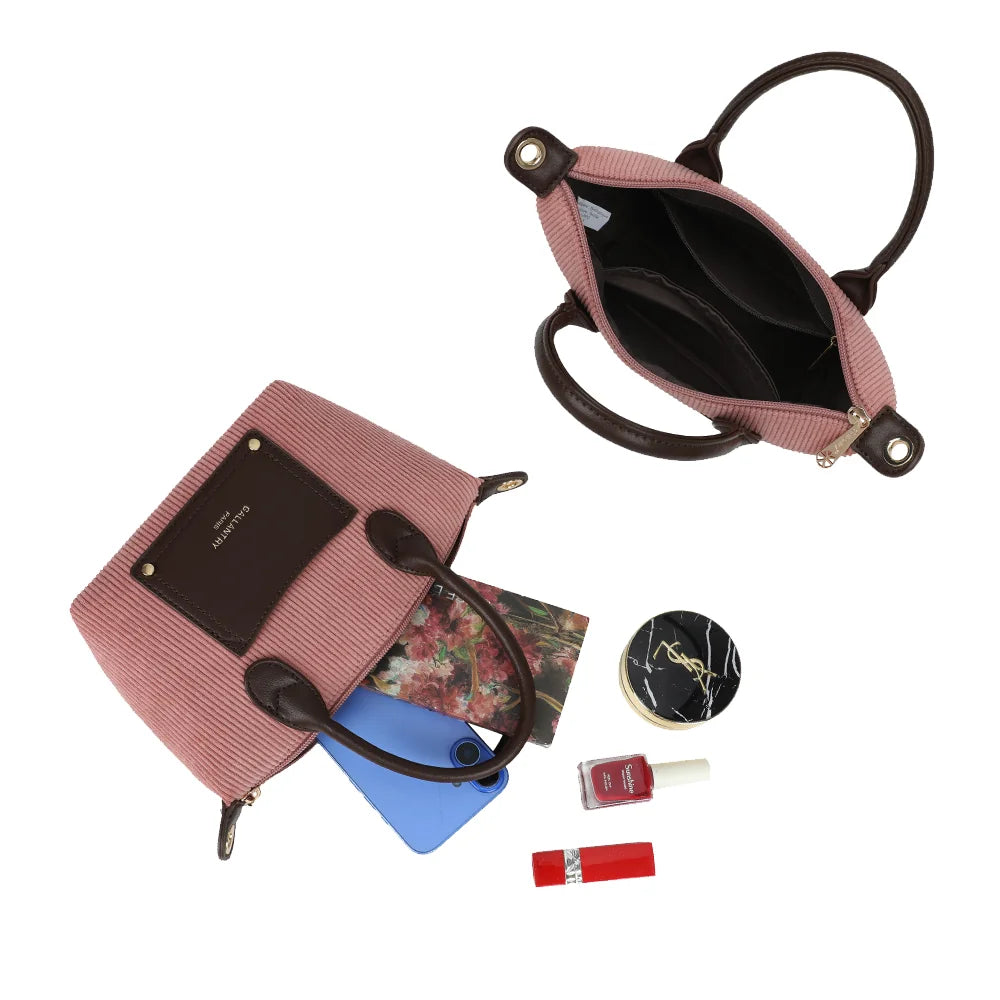 Intérieur zippé de La Léandra rose foncé : un compartiment pour téléphone, clés et rouge à lèvres – réf. Z-05-8