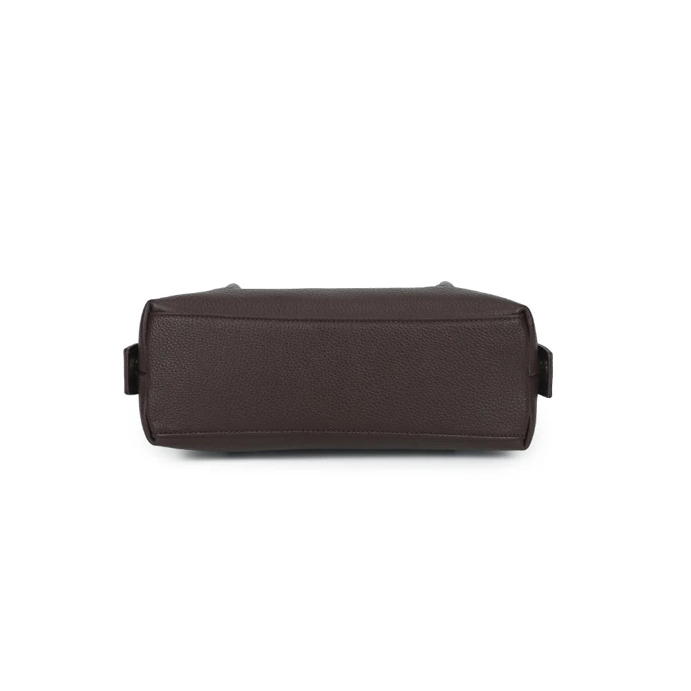 Dessous du sac La Linotte café en simili cuir grainé, base plate et allongée – réf. KJ-62100