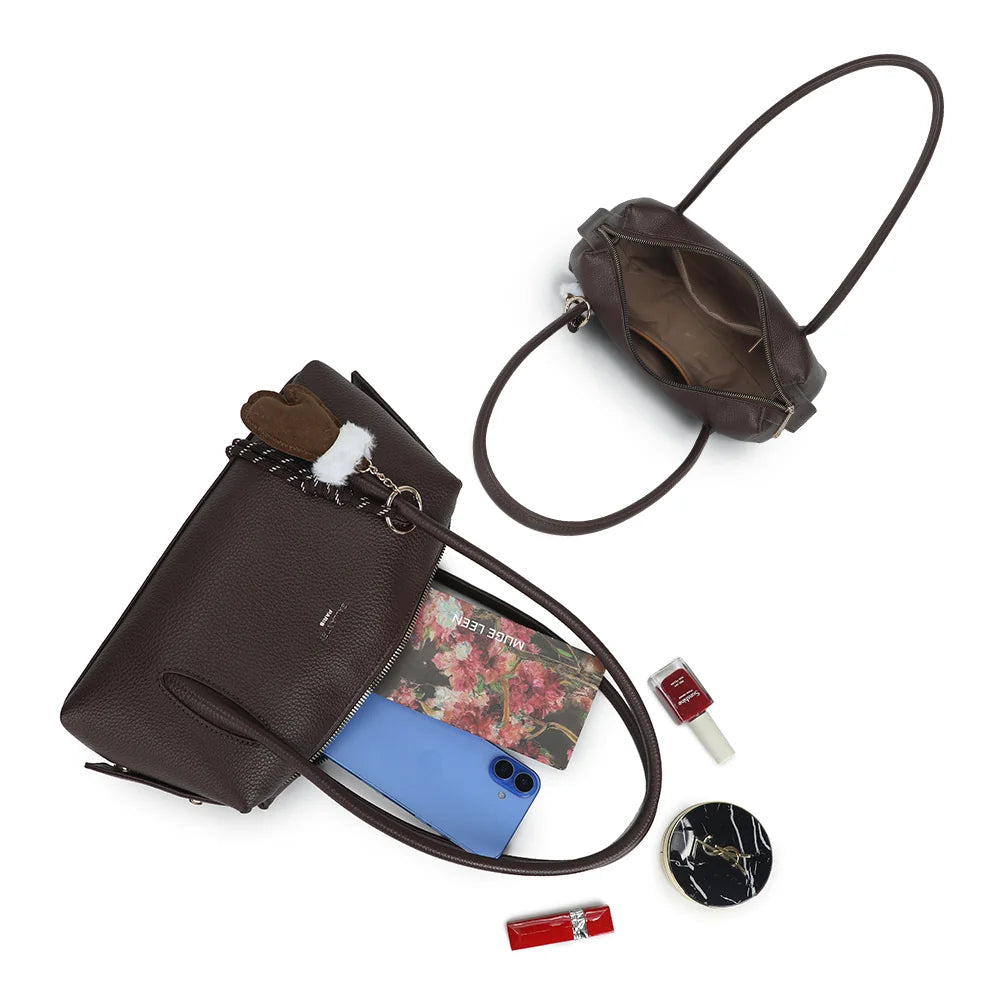 Intérieur de La Linotte café : grand compartiment doublé et poches pour téléphone, carnet et maquillage – réf. KJ-62100
