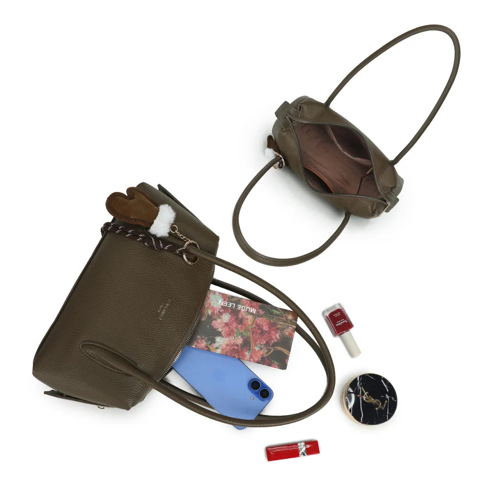 Intérieur de La Linotte vert foncé : grand compartiment doublé et poches pour téléphone, carnet et maquillage – réf. KJ-62100