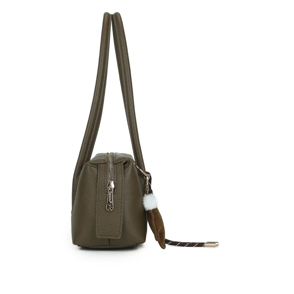 Profil du sac La Linotte vert foncé : format compact de 9 cm de profondeur et tirette de zip dorée – réf. KJ-62100