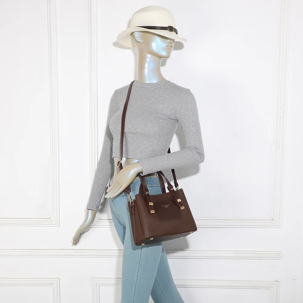 Sac à main femme La Lorenza café porté, à la main ou avec sa bandoulière amovible – réf. DQ-8655-5