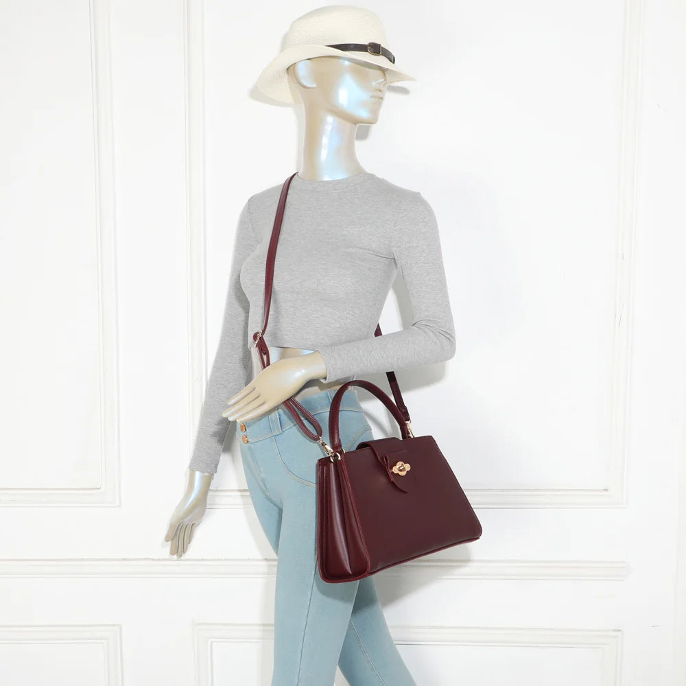 Sac à main femme La Maristella bordeaux porté à la main ou avec sa bandoulière amovible – réf. LS-76005