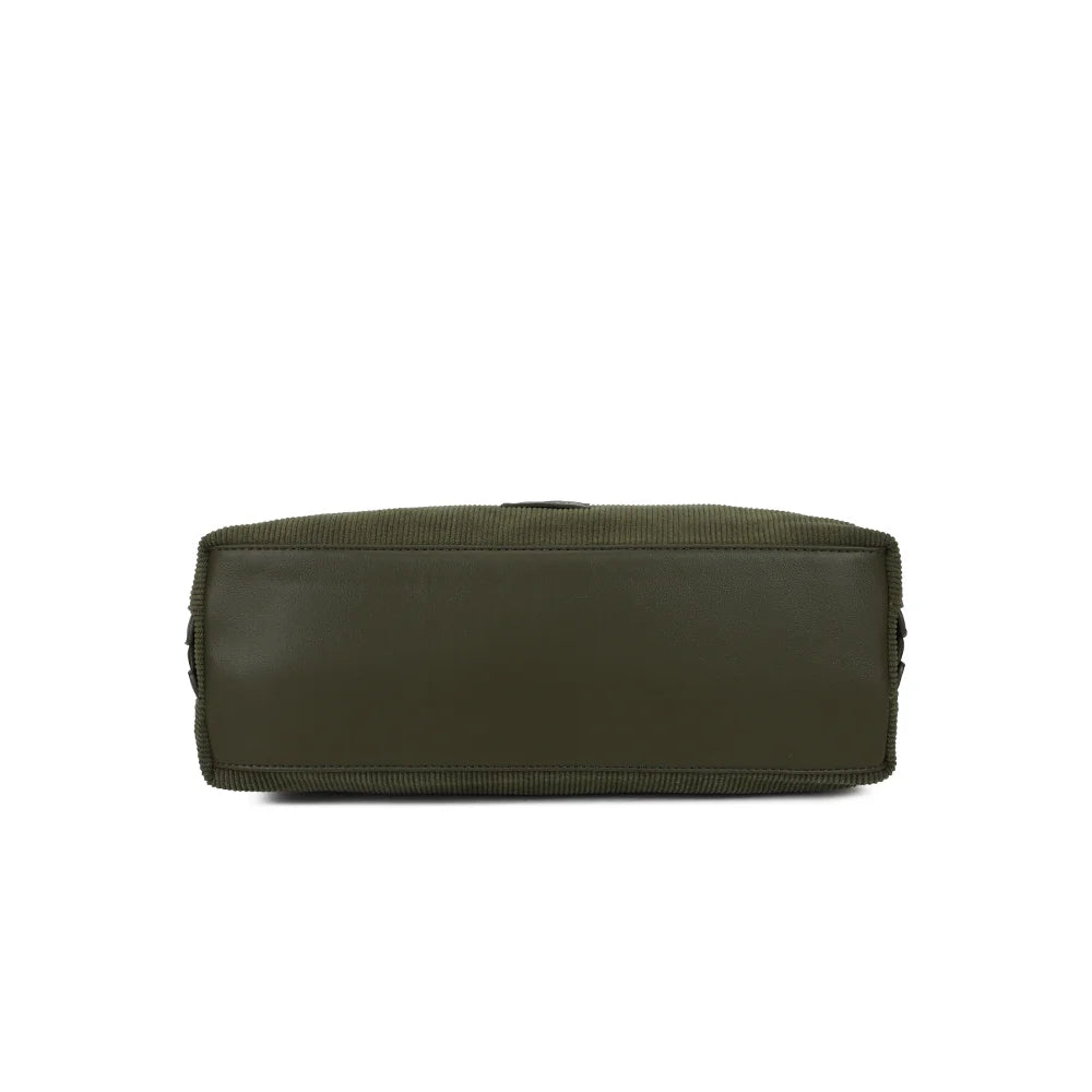Vue de dessous de La Mélodie coloris vert foncé, pour apprécier la profondeur généreuse du sac – réf. JC-53010