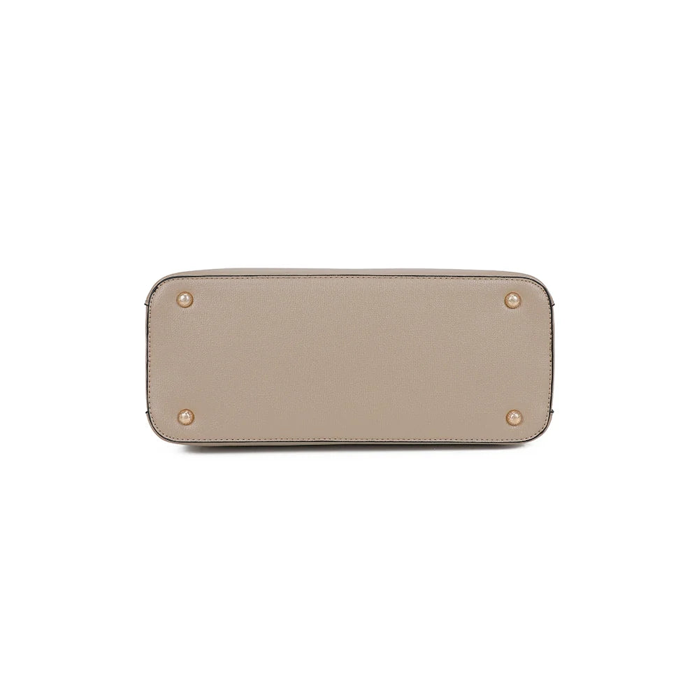 Dessous de La Modena taupe : base plate posée sur de petits pieds métalliques – réf. G-7347