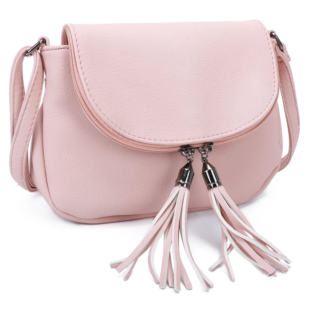 La Mokaïa rose de trois quarts : silhouette souple et arrondie, bandoulière réglable – réf. HJ-7058-A