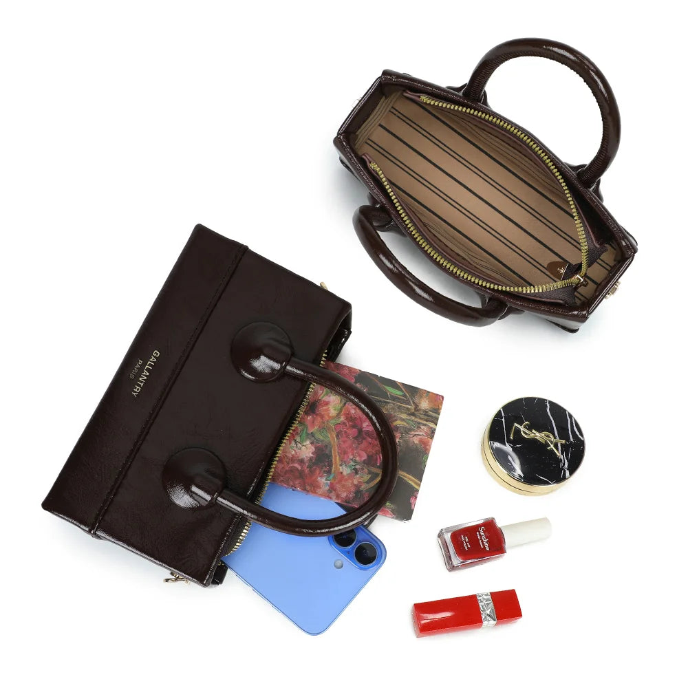 Intérieur zippé du La Mona café : doublure rayée pour le téléphone, les clés et un rouge à lèvres – réf. YL-26025