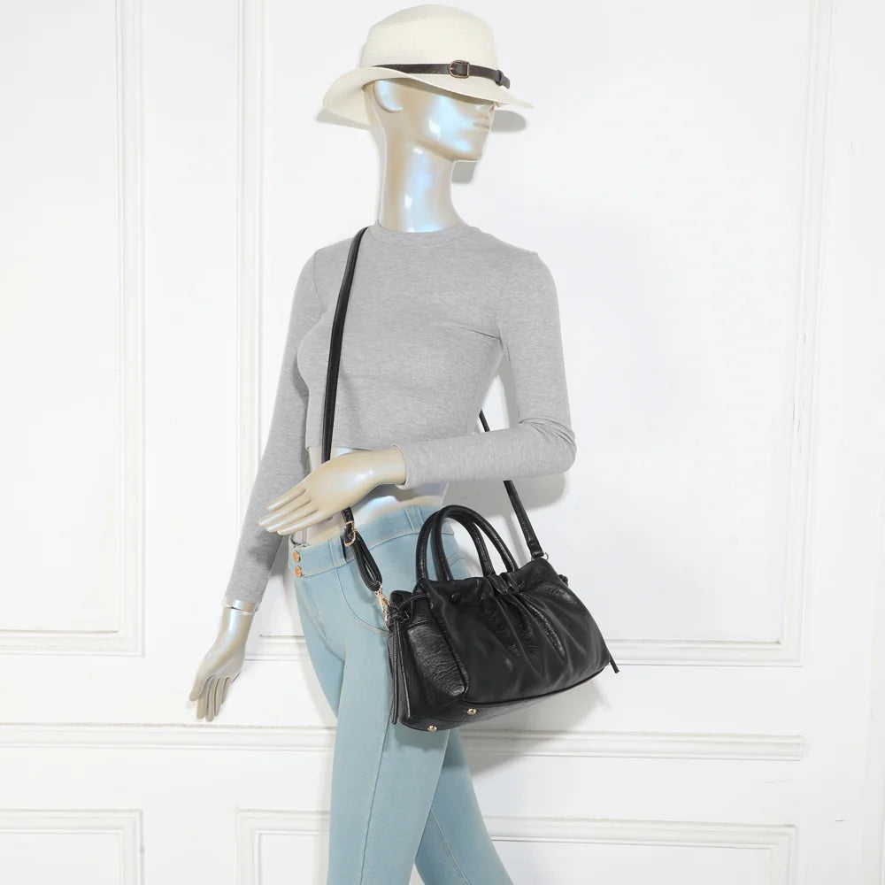 Sac à main femme La Mylane noir porté, anses courtes ou bandoulière amovible – réf. DQ-8739-1