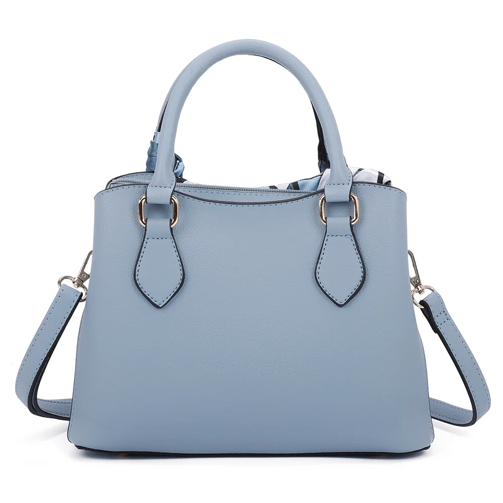 Dos de La Mystérieuse bleu clair : simili cuir grainé uni et deux anses arrondies – réf. DQ-8629