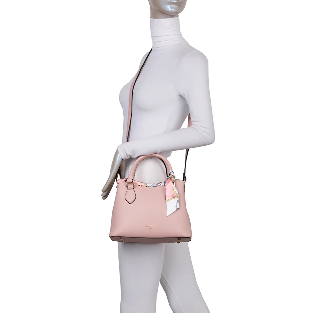 Sac à main femme La Mystérieuse rose porté, à la main ou avec sa bandoulière amovible – réf. DQ-8629