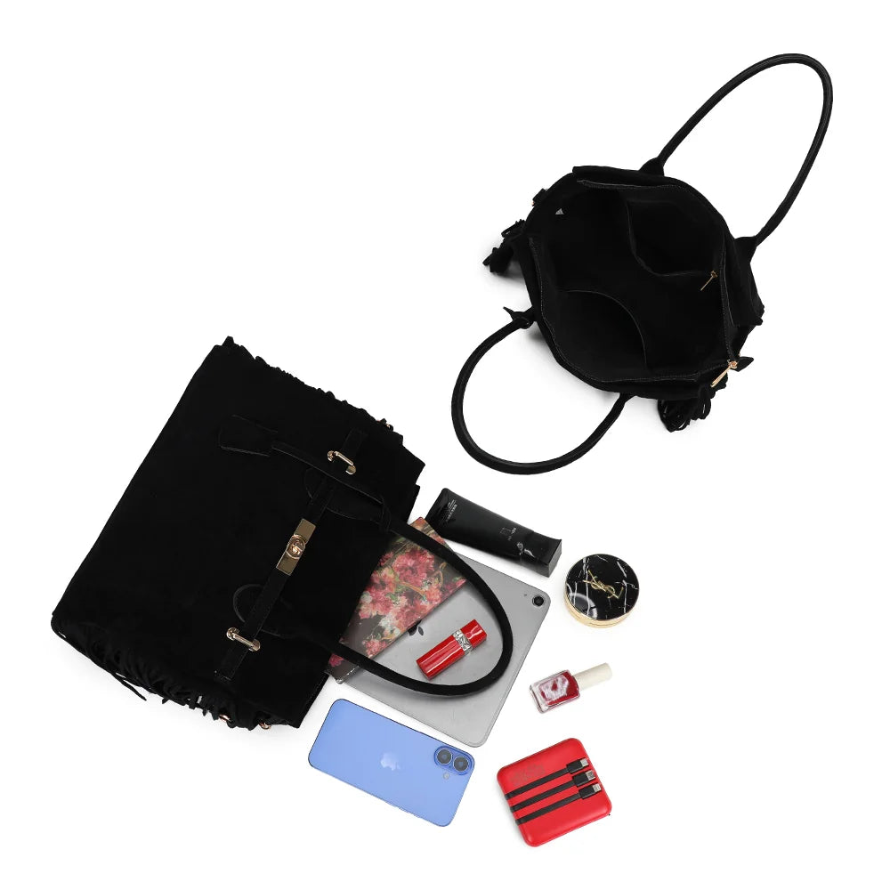 Intérieur doublé de La Nacara noir avec compartiment zippé et plusieurs poches de rangement – réf. KJ-62102