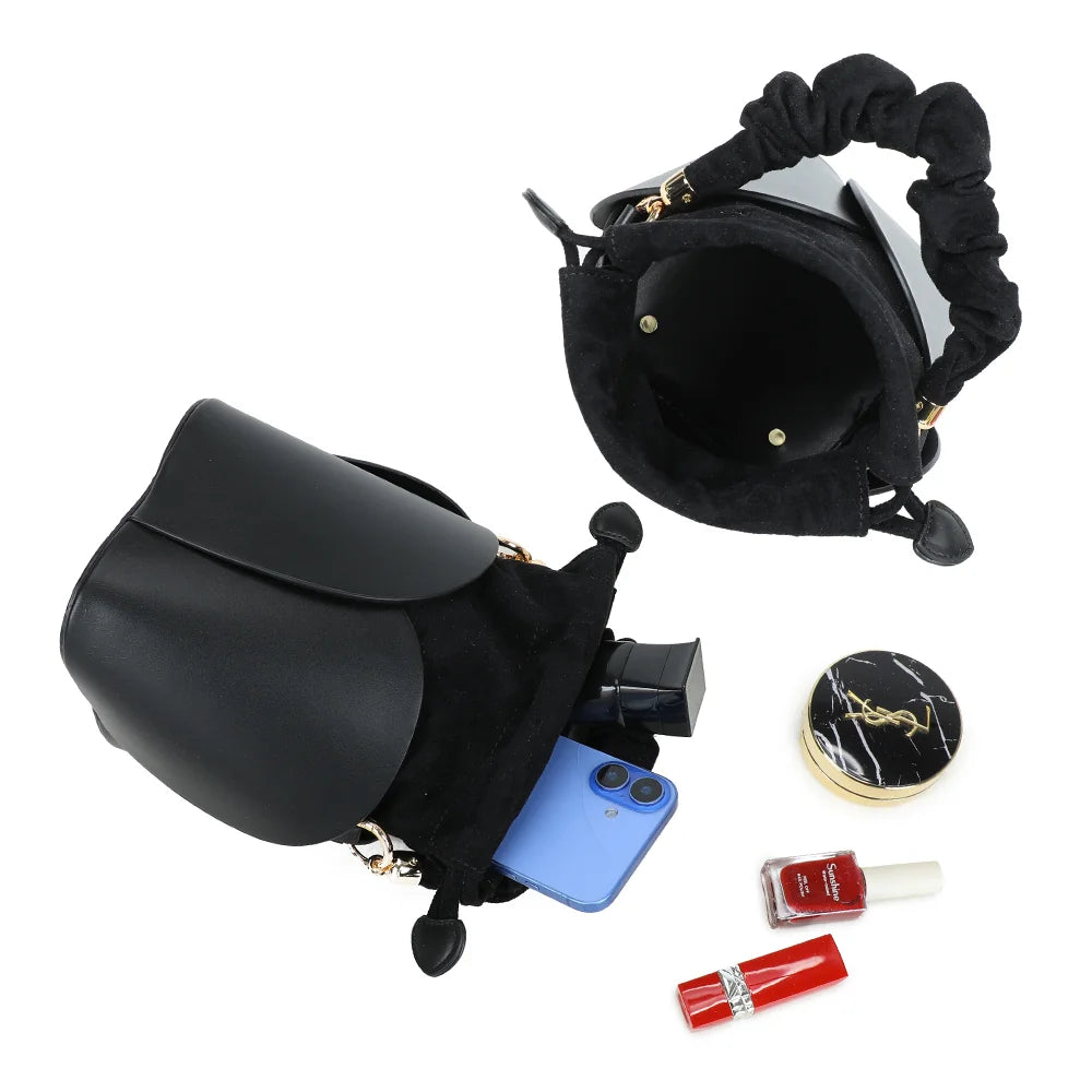 Intérieur de La Nuvia noir : pochette coulissante qui accueille téléphone et maquillage – réf. DQ-8727