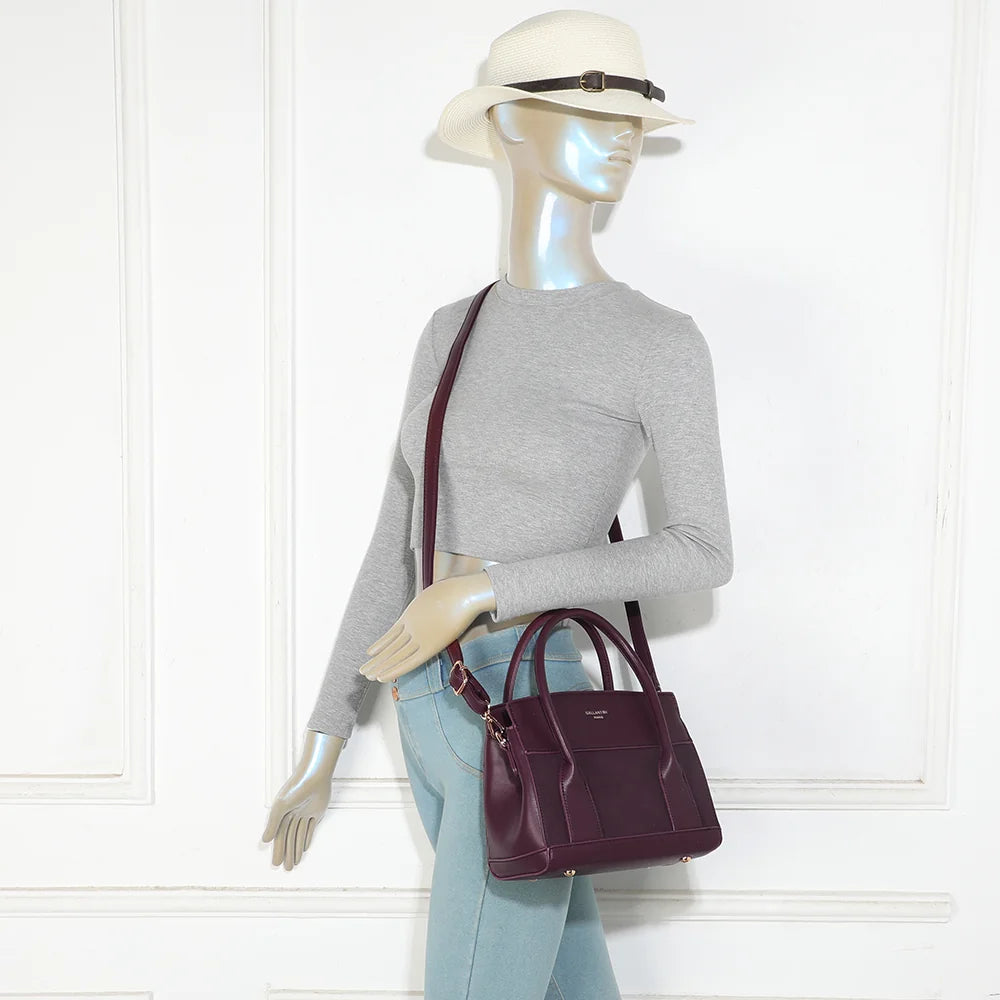 Sac à main femme La Olyssia bordeaux porté, à la main ou avec sa bandoulière amovible – réf. R-2077