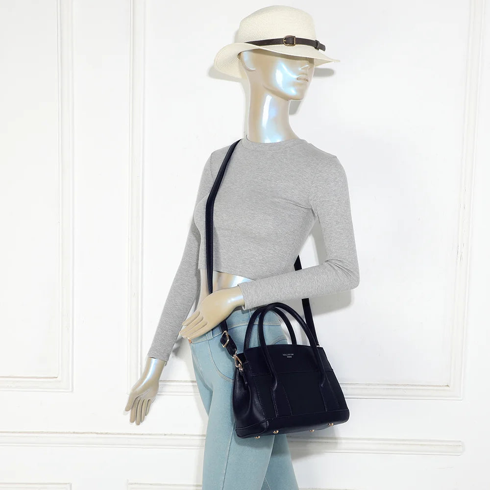 Sac à main femme La Olyssia noir porté, à la main ou avec sa bandoulière amovible – réf. R-2077