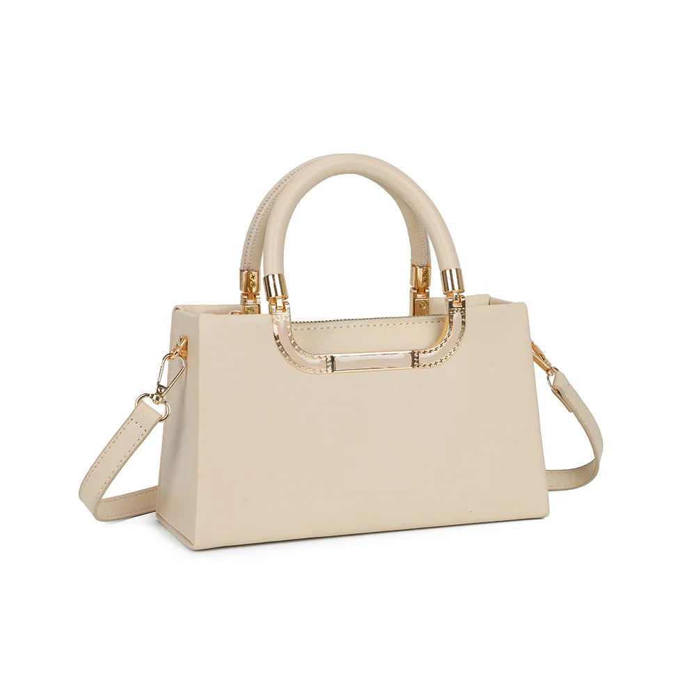 La Prima beige vu de trois quarts : silhouette rectangulaire structurée et anses rigides arrondies – réf. YL-26020