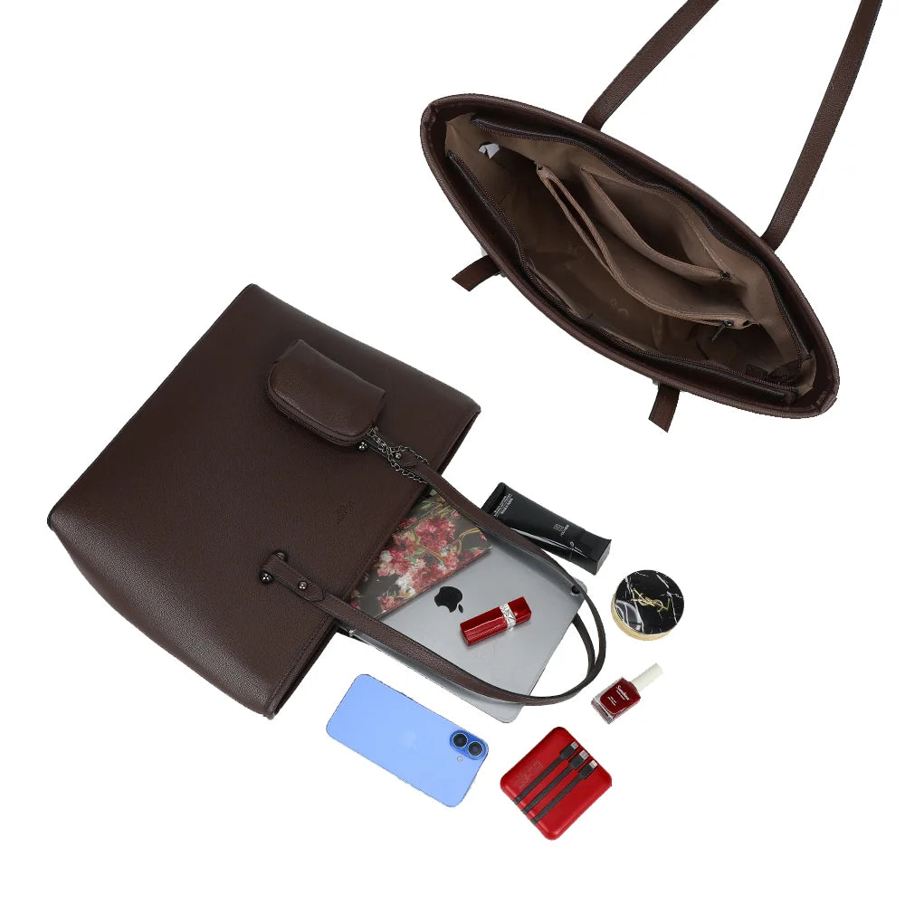Intérieur de La Raffiné café : rangements pratiques et place pour une tablette – réf. M-9401