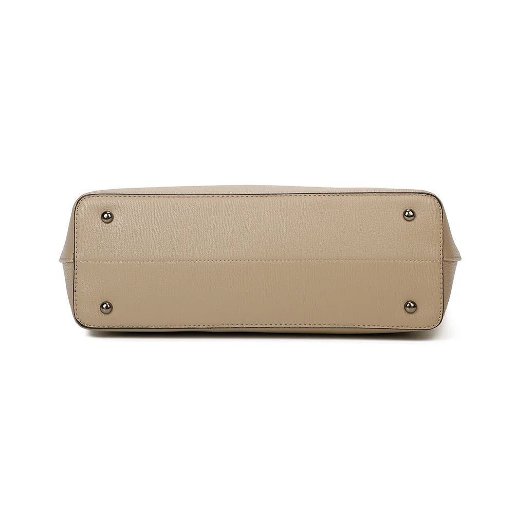 La Raffiné taupe vue du dessous : fond du cabas en simili cuir grainé – réf. M-9401